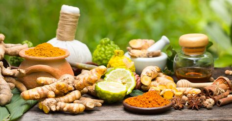 Ayurvedic herbs and spices have been an integral part of traditional Indian medicine for centuries. Here are 12 Ayurvedic herbs and spices with science-backed health benefits. Ayurveda Medicine, Ayurveda Massage, Chicken Honey, Medicinal Garden, Ayurvedic Remedies, Detox Plan, Joker Wallpapers, 1200 Calories, Ayurvedic Herbs