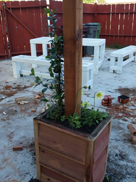 pergola with planter posts Pergola Base Ideas, Pergola Planter, Solar Lamp Post, Garage Pergola, Outdoor Planter Boxes, Pergola Diy, Diy String Lights, Small Pergola, Diy Planter Box