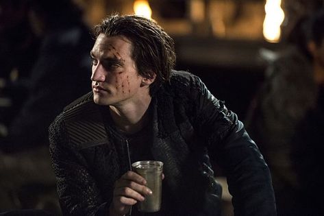 The 100 CW - Fog of War - E2x06 promo - Richard Harmon John Murphy, fully rehabilitated and integrated in society Murphy The 100, John Murphy, Season 1, The Story, The 100