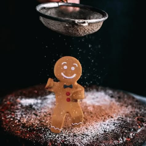 Animated Christmas Tree, Man Gif, Gif Christmas, Holiday Gif, Bread Man, Merry Christmas Gif, Man Cookies, Cookies Christmas, Christmas Sweets