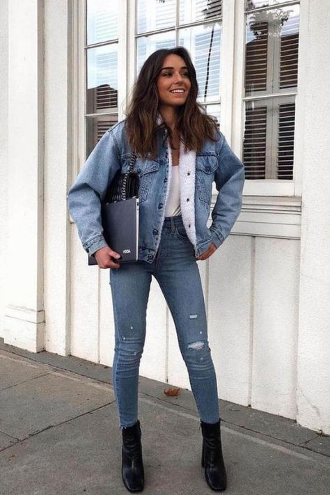 #denim  ZAFUL  Winter Faux Fur Lined Denim Jacket #zmeootd Top jeans style ,hot  denim jacket with… Lame Clothes, Fur Lined Denim Jacket, Winter Date Night Outfits, Sherpa Denim Jacket, Canadian Tuxedo, Moda Denim, Jean Jacket Outfits, Denim Jacket Outfit, Fashion Trends Winter