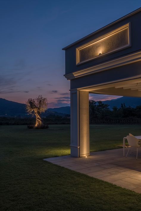 Private residence - L&L Luce&Light Villa Lighting, Brescia Italy, Column Lighting, Outdoor Lighting Design, Diy Outdoor Lighting, Outdoor Projector, Facade Lighting, Floating Staircase, Private House