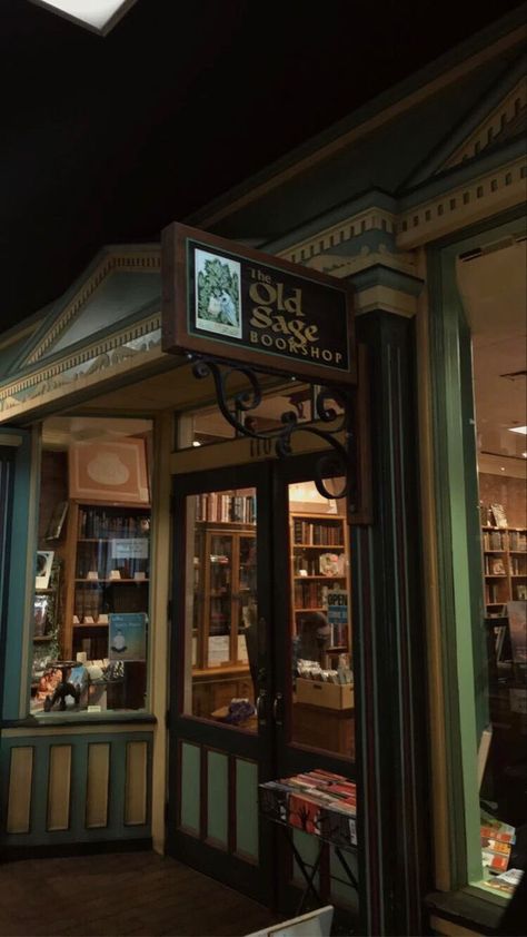 Vintage Bookshop Aesthetic, Fantasy Bookstore Aesthetic, Flowershop Aesthetic Vintage, Antique Book Store Aesthetic, Old Bookstore Aesthetic Vintage, Bookstore Cafe Aesthetic Vintage, Old Store Aesthetic, Old Book Shop, Old Bookshop Aesthetic