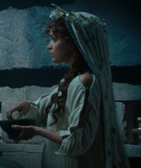 Troy-Briseis- Rachel’s priestess outfit Troy Achilles, Troy Movie, Goddess Gown, Irish Women, Rose Byrne, Greek Temple, Period Dramas, Greek Goddess, Historical Fashion