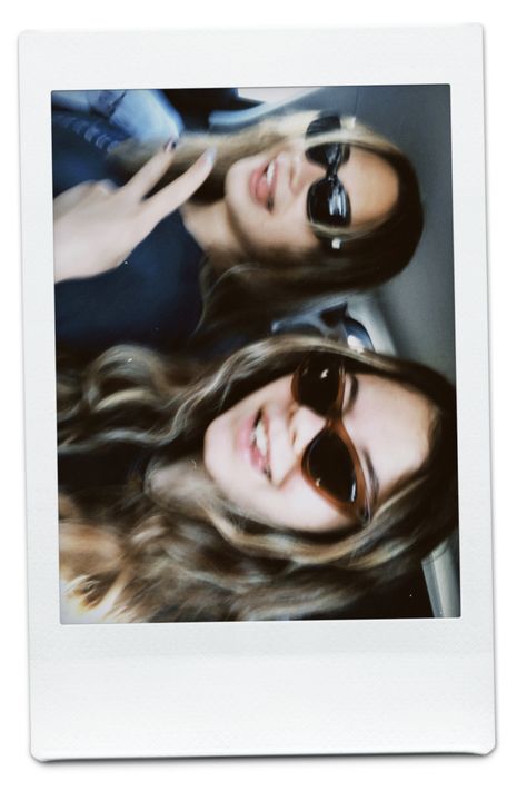 #besties #bestfriendgoals #vintage #retro #tiktok #aesthetic #bff #pinterest #cute #filmcamera #polaroid #old #filmcamera #photoshoot #photography Bff Polaroid Pictures, Bestie Polaroid Pictures, Polaroid Friends Aesthetic, Ploraid Aesthetic, Best Friend Polaroid Pictures, Old Polaroid Pictures, Polaroid Photos Aesthetic, Polaroid Pics Aesthetic, Polaroid Pictures Ideas