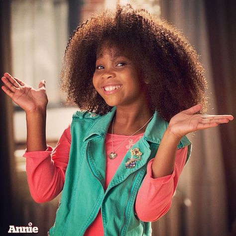 I LOVE her hair! - Annie Movie 2014 Annie 2014 Aesthetic, Annie Core, Annie 2014, Annie Movie, Quvenzhané Wallis, Movie Journal, Bottle Blonde, Cast Photos, Comfort Movies