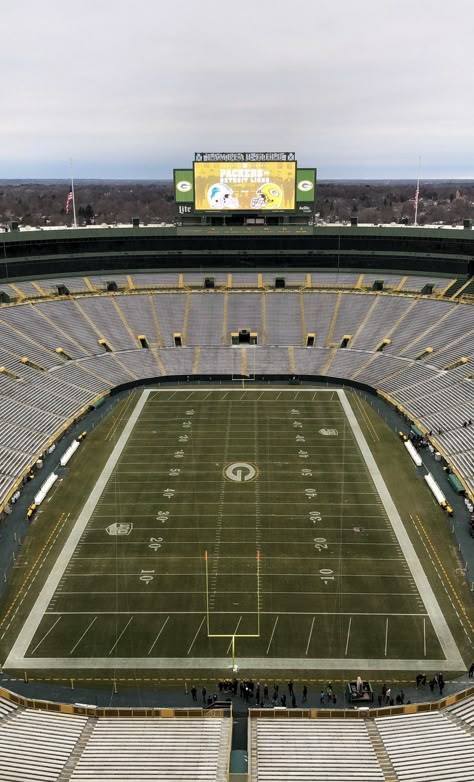 Lambeau Field 🏈 Lambeau Field Wallpaper, Nfl Football Field, American Football Field, Weber Grills, Frozen Tundra, Nfl Stadiums, Field Wallpaper, Green Bay Packers Football, Tail Gate