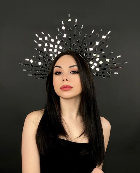 Mirror Glass Halo Headdress Disco Halo Crown Rays Crown - Etsy Disco Headpiece, Celestial Disco, Festival Headpiece, Festival Headband, Crown Party, Halo Crown, Ideas Halloween, Party Festival, Costume Hats