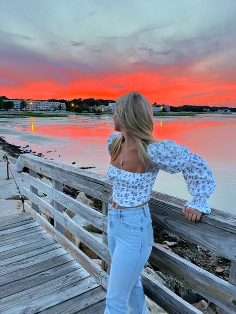 Sunset, summer, ocean, boardwalk Outfits For Sunset Pictures, Cute Summer Poses Photo Ideas, Beach Boardwalk Photoshoot, Summer Boardwalk Outfits, Myrtle Beach Photoshoot, Boardwalk Outfit Summer, Pier Photos, Summer Boardwalk Aesthetic, Boardwalk Instagram Pictures