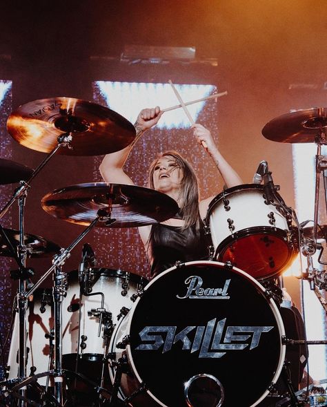 Skillet Skillet Band, Female Drummer, Nf Real, Jen Ledger, Nf Real Music, Band Wallpapers, Music Aesthetic, Tokio Hotel, Great Bands