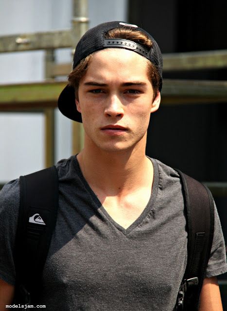 MODELS JAM: Francisco Lachowski at Giorgio Armani, Milano, June 2011 Chico Lachowski, Backwards Hat, Francisco Lachowski, 얼굴 그리기, Tumblr Boys, 인물 사진, Man Crush, Male Beauty, Male Models