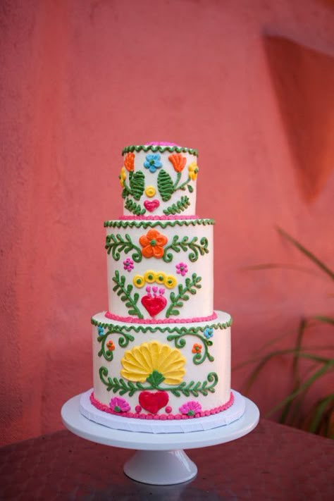 Fiesta Cake! Mexican Birthday Parties, Fiesta Cake, Mexican Fiesta Party, Fiesta Birthday Party, Mexican Birthday, Fiesta Theme Party, Mexican Party Theme, Fiesta Theme, Fiesta Birthday