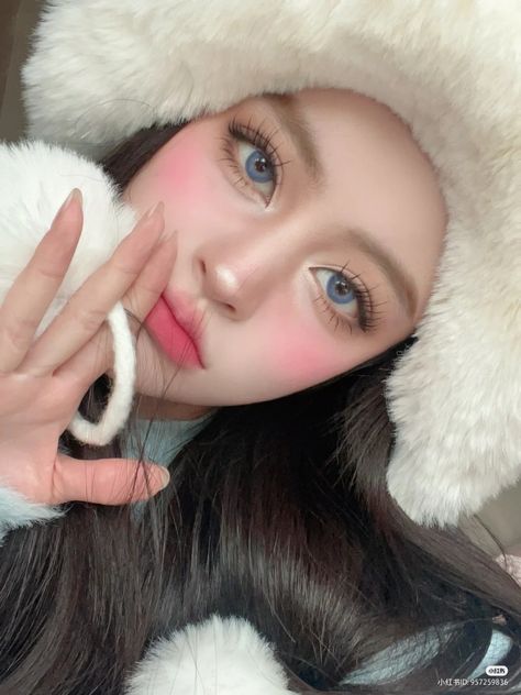 Im Cold Makeup, Cold Girl Makeup, Snow Makeup, Makeup Looks Winter, Cold Makeup, Makeup Layout, Bunny Makeup, Classy Makeup, Cold Girl