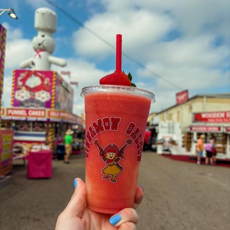 The Florida Strawberry Festival always hits it out of the park!! It has been a yearly tradition for us for 4 years now and it will continue for many more 🍓 📍 @flstrawberryfestival 😋 Strawberry Shortcake, Peanut Butter & Bacon & Caramel Apple Fries, Frozen Strawberry Lemonade, Fried Cheese Curds, Berry Berry Corndog #strawberry #strawberryfestival #plantcity #plantcityfl #2024strawberryfestival #berry #festival #thingstodo #orlandoblogger #daytrip #foodie #foodblogger #foodphotography #fai... Strawberry Festival, Frozen Strawberry Lemonade, Fried Cheese Curds, Caramelized Bacon, Cheese Curds, Fried Apples, Cheese Fries, Corn Dogs, Strawberry Lemonade