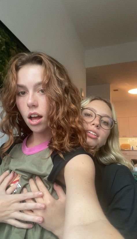 Lilia Buckingham And Jillian, Maddie Ziegler And Lilia Buckingham, Lilia Buckingham And Emma Garner, Lilia Weddell, Lilia And Jillian, Lilia Buckingham Instagram, Emma Garner, Lilia Buckingham, Julianna Leblanc