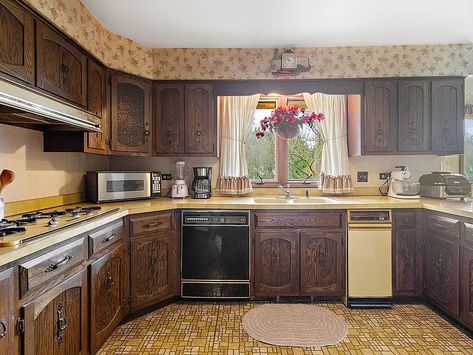 1990s House Interior, 1980s Interior Design Kitchen, 1978 Kitchen, 80s Trailer Home Interior, 1980 Kitchen, 1910 Kitchen, 1980s Kitchen Wallpaper, 1980s House, Witchy House