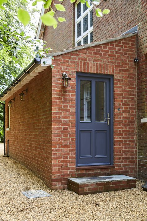 Porch Extension With Toilet, Side Extension Ideas, Side Porch Ideas, Boot Room Utility, Extension Veranda, Porch Extension, Homes Farmhouse, Sas Entree, Exterior House Renovation