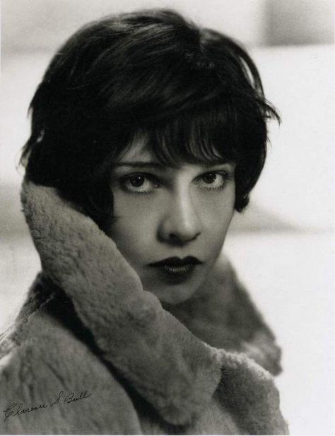 Anita Loos by Clarence Sinclair Bull Tan Skin Blonde Hair, 1920s Hair, Gentlemen Prefer Blondes, Pixie Bob, Silent Film, Vintage Hollywood, Screenwriting, Mode Vintage, Vintage Beauty