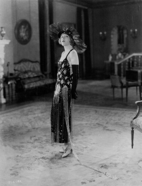 Mae Murray, 1920s Outfits, 1920's Fashion, Mary Pickford, Miss Marple, Roaring 20's, Flapper Girl, Roaring 20s, Silent Film