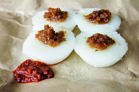 16 Unhealthy Singaporean Breakfast Favourites and Their Calories - Home & Decor Singapore Singaporean Breakfast, Nutrition Plate, Century Egg, Steamed Rice Cake, Rice Wraps, Luncheon Meat, Traditional Breakfast, Breakfast And Brunch, Nasi Lemak