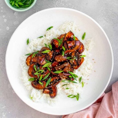 Gochujang Mushroom Bowl - Carmy - Easy Healthy-ish Recipes Mushroom Bowl, Nutrition Labels, Sliced Mushrooms, Recipe Images, Mushroom Recipes, Rice Bowls, Sesame Seeds, Saturated Fat, Good Eats