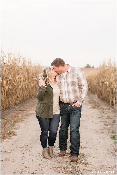 Large Couple Engagement Photos, Couples Fall Photoshoot Picture Ideas Plus Size, Engagement Shoots Poses Plus Size, Fall Farm Engagement Photos, Fall Engagement Photos Plus Size, Plus Engagement Photos, Fall Field Photoshoot Family, Farm Photoshoot Ideas Couple, Fall Outdoor Engagement Pictures