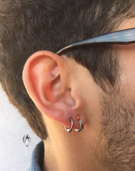 Piercing For Men Ears, Mens Lobe Piercing, Two Earrings One Ear Men, Men’s Piercing Ideas, Upper Lobe Piercing Men, Double Lobe Piercing Men, Double Ear Piercing Men, Men Piercing Ideas, Mens Ear Piercing