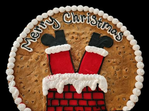 Christmas Cookie Cakes Decorated, Cookie Cake Christmas Designs, Christmas Message Cookies, Cookie Cake Christmas, Christmas Cookie Cake Ideas, Christmas Cookie Cake Design, Christmas Bakery Ideas, Christmas Cookie Cakes, Santa Cookie Cake