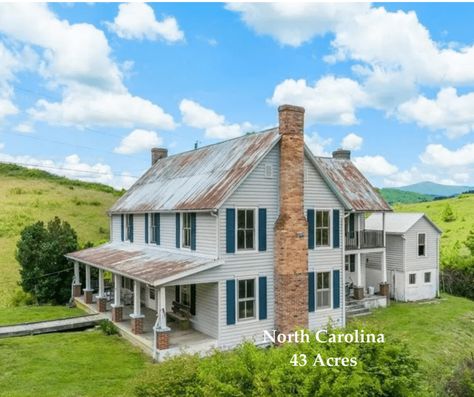 Circa 1900 North Carolina Farmhouse For Sale on 43 Acre in the Appalachian Mountains $699,000 - Country Life Dreams Old Farmhouse Fireplace Ideas, North Carolina Farmhouse, Old Fashioned Farmhouse Plans, 1900 Farmhouse Exterior, Appalachian Farmhouse, Eastern Farmhouse, Old Farmhouse Exterior, Western Houses, 1900s Farmhouse