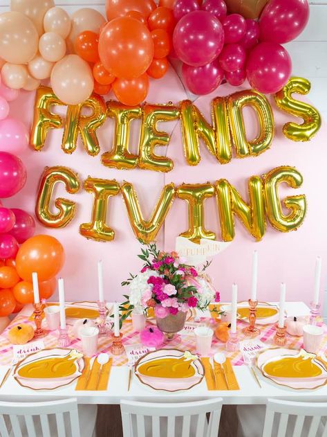 Pink And Orange Thanksgiving Table, Preppy Friendsgiving, Girly Friendsgiving, Pink Friendsgiving, Boho Friendsgiving, Kids Friendsgiving, Friendsgiving Decor Ideas, Friendsgiving 2023, Friendsgiving Decor