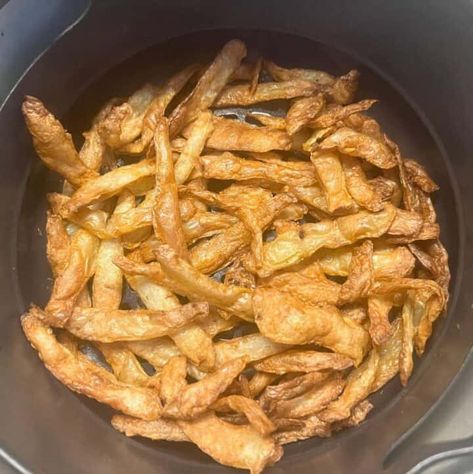 Air fryer potato peels - Don't throw those peels - SecondRecipe Air Fryer Potato Peels, Accordion Potato, Air Fryer Potato Chips, Spiral Potato, Crispy Potato Skins, Crinkle Fries, Air Fryer Potato, Potatoe Skins Recipe, Leftover Potatoes