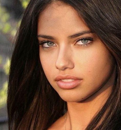 Adriana Lima Young Face, Adriana Lima Face, Adriana Lima Young, Adriana Lima Style, Alena Shishkova, Visual Gallery, Victoria Secret Models, Bare Face, Model Inspo