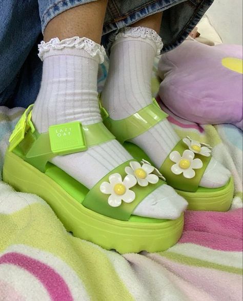 Melissa Aesthetic, 90s Shoes, Sandals Steve Madden, Shoes Trends, Iconic Shoes, Sneakers Platform, Funky Shoes, Melissa Shoes, Heels Platform