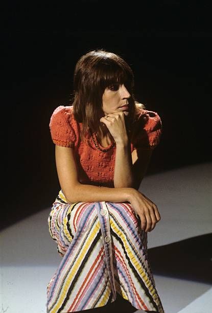 Sagittarius Fashion, Helen Reddy, I Found Love, Pow Mia, Mood Ring, Glory Days, Pop Singers, Shell Necklace, Famous Women