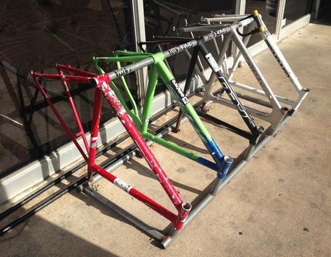 Bicycle Upcycle, Bicycle Rack Design, Kids Bike Storage, Rack Velo, Upcycled Bike, Mini Velo, Support Velo, Bicycle Store, Tricycle Bike