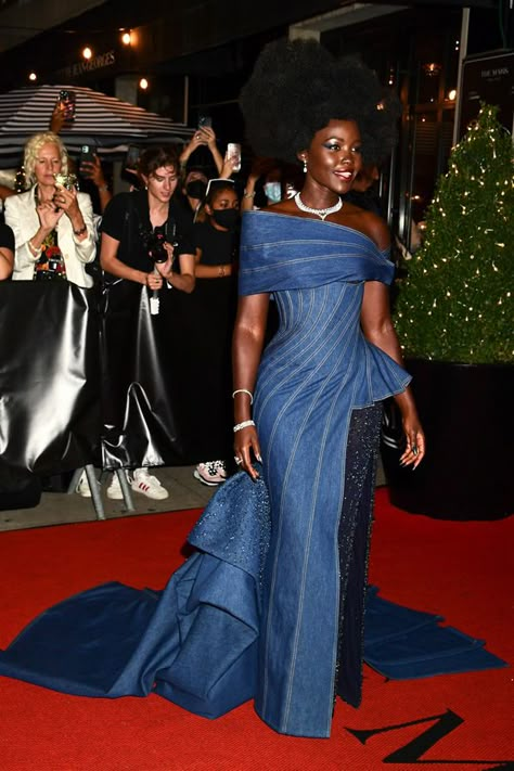 Lupita Nyong'o Met Gala, Lupita Nyongo Red Carpet, Revamp Jeans, Lupita Nyong'o Style, Indigo Outfit, Denim Wedding Dresses, Jumpsuit Diy, Fem Outfits, Carpet Inspiration