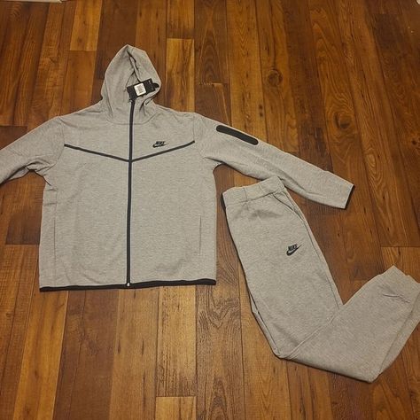 Grey Nike Tech Suit Nike Tech Gris, Gray Nike Tech, Nike Tech Suit, Grey Nike Tech, Tech Suit, Full Tracksuit, Gray Nike, Street Style Outfits Men, Track Suit