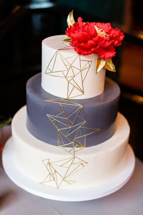 Modern Fondant Cake with Gold Geometric Details Cake With Gold, Wedding Planner App, Inspirational Photos, Wedding Desserts, Gold Geometric, Fondant Cake, Art Deco Inspired, Tiered Cakes, Floral Illustrations