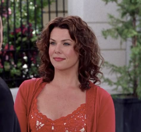 Lorelai Gilmore Hair Curly, Lorelai Gilmore Haircut, Loralie Gilmore Hair, Lorelai Gilmore Hairstyle, Lorelei Gilmore Hair, Lorelai Gilmore Makeup, Lorelai Hair, Lorelai Gilmore Hair, Rory Gilmore Hair