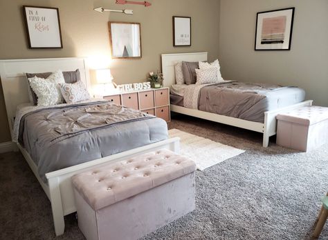 Cute Room 2 Beds, Siblings Bedroom Ideas, Two Beds In One Room Aesthetic, Room Ideas For Two Sisters Aesthetic, 2 Bed Bedroom Ideas, 2 Beds In One Room Ideas Teenagers, Room For 2 Sisters, Sharing A Room Ideas Sisters, Room Ideas For Two Sisters