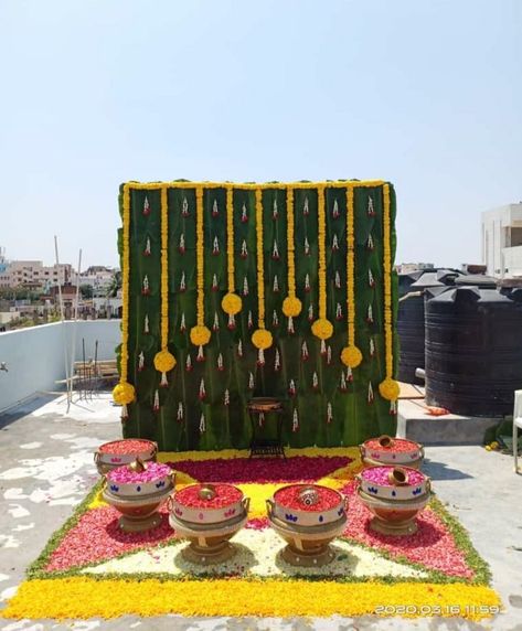 Mangala Snanam Decoration, Haldi Stills, Haldi Carnival, Mangala Snanam, Haldi Poses, Haldi Wedding, Leaf Decor Wedding, Engagement Stage, Haldi Ceremony Decorations