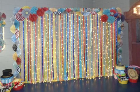 Back To School Photo Backdrop, Elementary Graduation, 8th Grade Dance, Graduation Backdrop, Dance Photo, Fall School, School Decor, Trivia Night, Backdrop Ideas