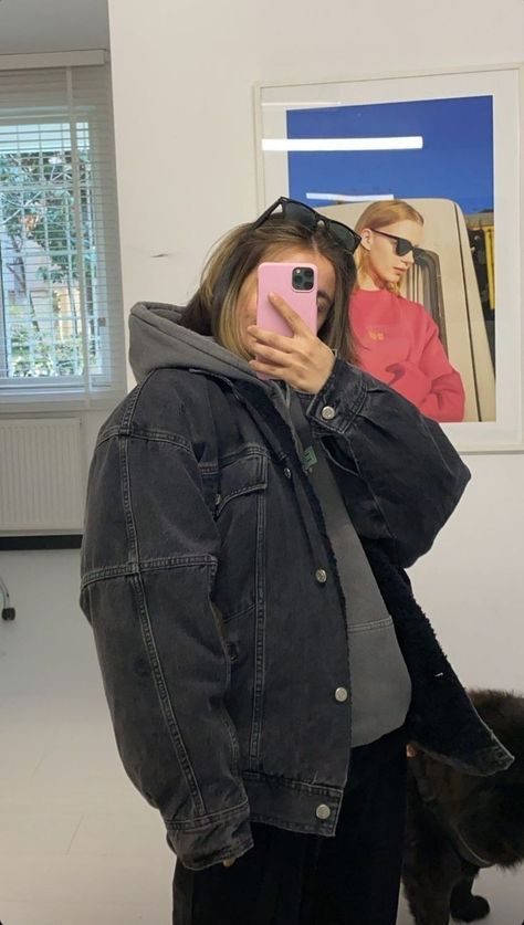 Black Denim Outfit, Black Denim Jacket Outfit, Winter Jacket Outfits, Black Jean Jacket, Jean Jacket Outfits, Denim Jacket Outfit, Cold Outfits, Black Jean, Swaggy Outfits