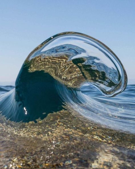 Perfectly Timed Photo Of A Wave Funny Optical Illusions, No Wave, Perfectly Timed Photos, Time Photo, Perfect Timing, Jolie Photo, Ocean Wave, The Shining, Best Photographers