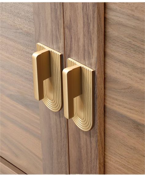 Modern Brass Hardware, Art Deco Door Hardware, Modern Simple Bathroom Design, Door Handle Design Modern, Kitchen Handles And Knobs, Gold Door Handles, Minimalist Drawers, Modern Door Hardware, Modern Drawer Pulls