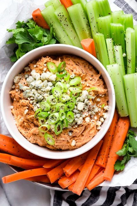 This Slow Cooker Buffalo Chicken Dip has everything you love about buffalo wings, only made into a dip – the perfect party appetizer, no messy hands! Slow Cooker Buffalo Chicken Dip, Buffalo Chicken Dip Oven, Healthy Football, Slow Cooker Buffalo Chicken, Buffalo Chicken Dip Crock Pot, Chicken Dip Recipe, Crock Pot Dips, Buffalo Chicken Dip Recipe, Football Snacks