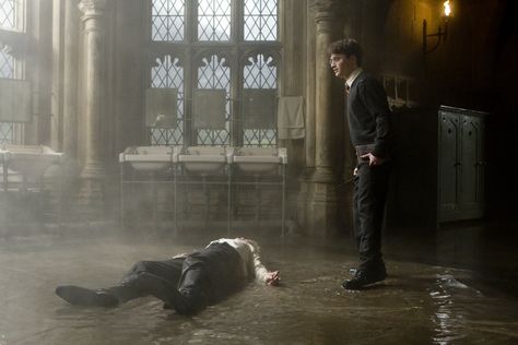 Draco lying on the bathroom floor after Harry's curse Hogwarts Bathroom, Harry Potter Half Blood Prince, Harry Potter 6, Hogwarts Shifting, Harry Potter Character, Buku Harry Potter, Tom Felton Draco Malfoy, Harry Potter Draco Malfoy, Half Blood Prince