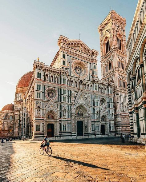 Duomo Florence, Best Countries To Visit, Piazza Del Duomo, Places In Italy, Countries To Visit, Places In Europe, Beautiful Places To Travel, Florence Italy, Beautiful Architecture