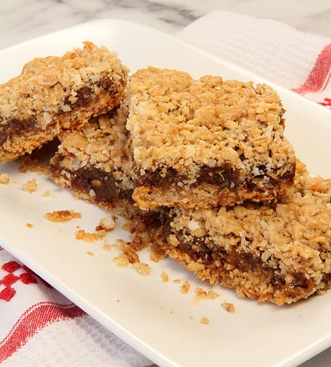 Date Nut Bars for #Elleapalooza Date Nut Bars, Newfoundland Recipes, Nutella Fudge, Date Squares, Nut Bars, Fig Bars, Rock Recipes, Square Recipes, Crumble Bars