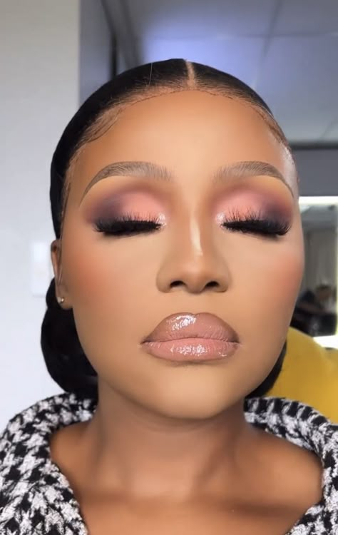 Graduation Makeup Ideas Soft Glam, Light Pink Makeup Looks Black Women, Pink Soft Glam Makeup Black Women, Soft Pink Makeup Looks Black Women, Makeup Looks Pink Eyeshadow, Soft Glam Eyeshadow Looks, Light Pink Eyeshadow Looks, Light Eyeshadow Looks, Makeup On Dark Skin Women